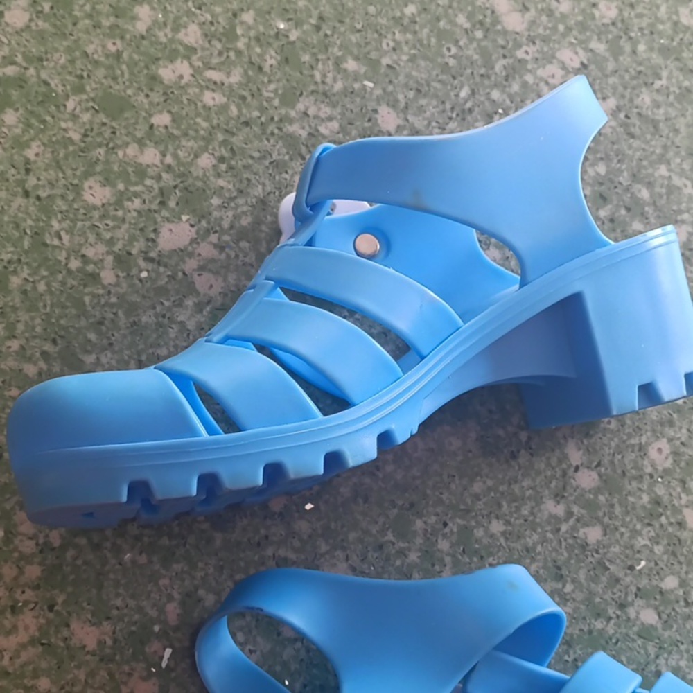 Shoes - Picture 6 of 8